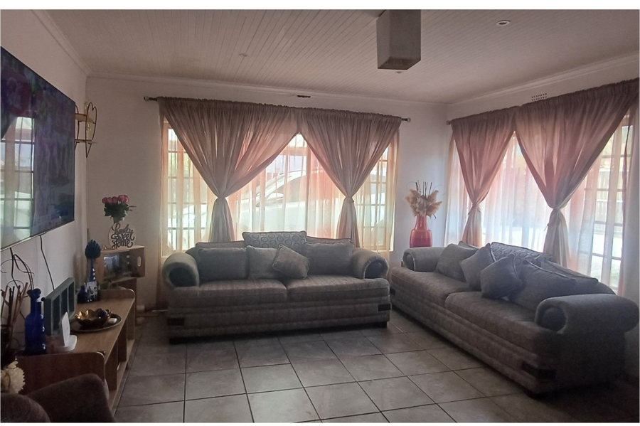 3 Bedroom Property for Sale in Pacaltsdorp Western Cape